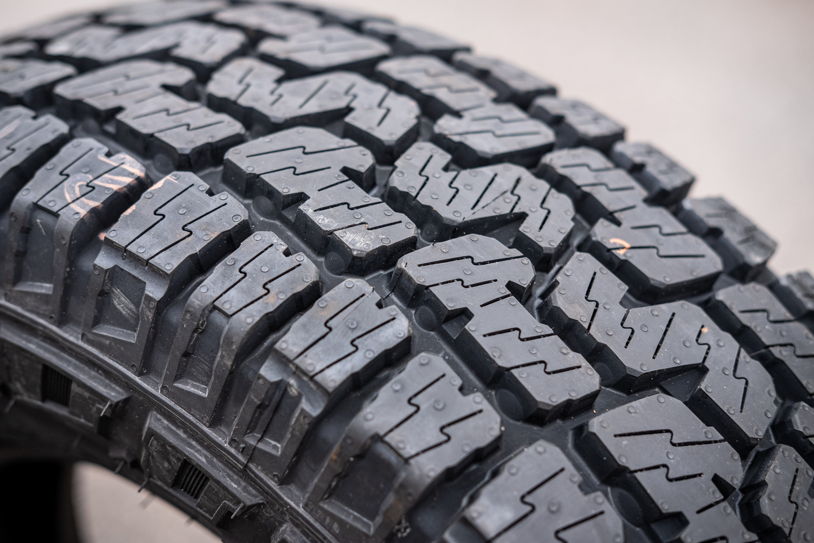 Pirelli Scorpion All Terrain Plus - bieżnik na każdą pogodę i na każdą nawierzchnię